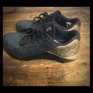 Barely worn Nike Metcon 5x black and gold.